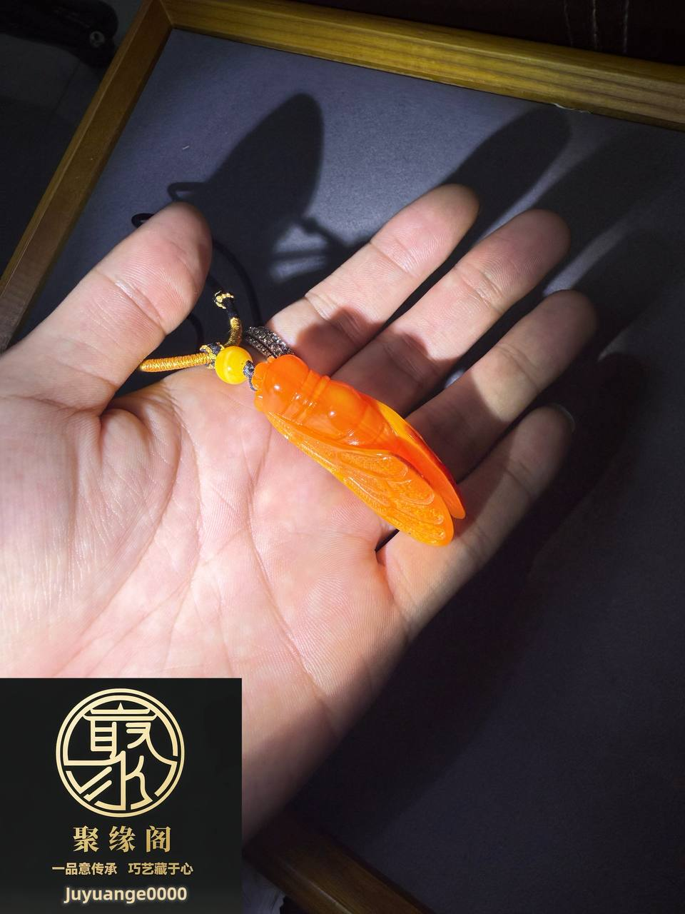 鸟头精雕金蝉一枚