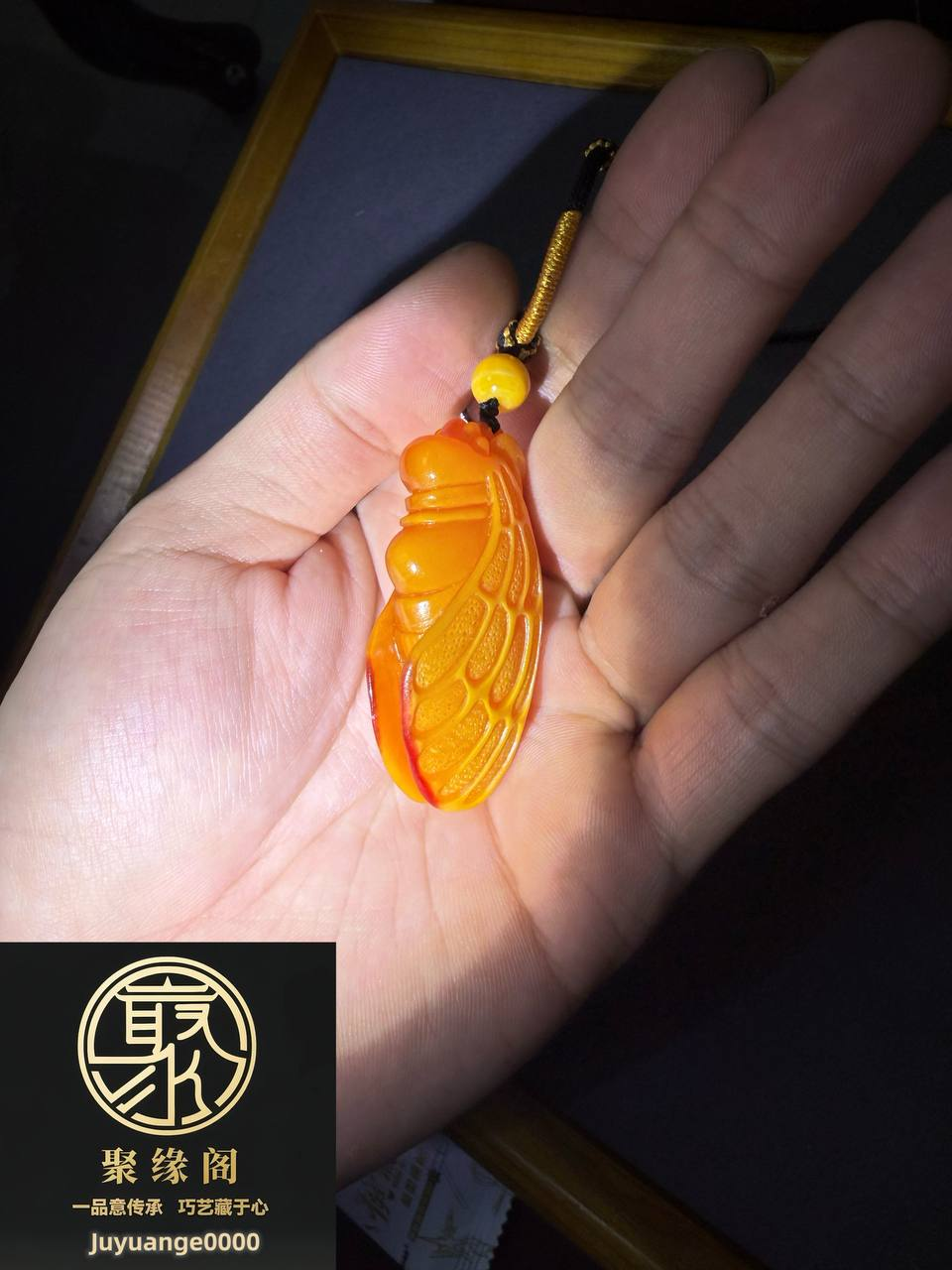 鸟头精雕金蝉一枚